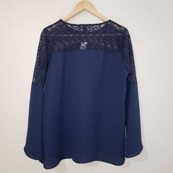 Roz & Ali Large Floral Lace Navy Blue Bell Sleeve Top NWT - Picture 6 of 10